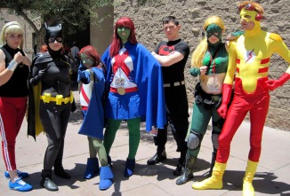 Young_Justice_group_cosplay_batgirl_superboy_2